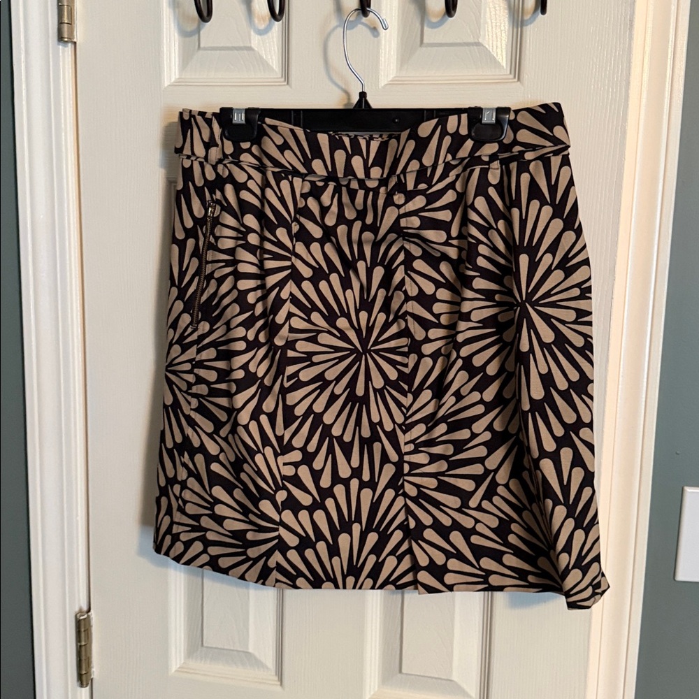 TALBOTS PETITES BLACK TAN SUNBURST PATTERN BELTED SKIRT SIZE 12 NWOT